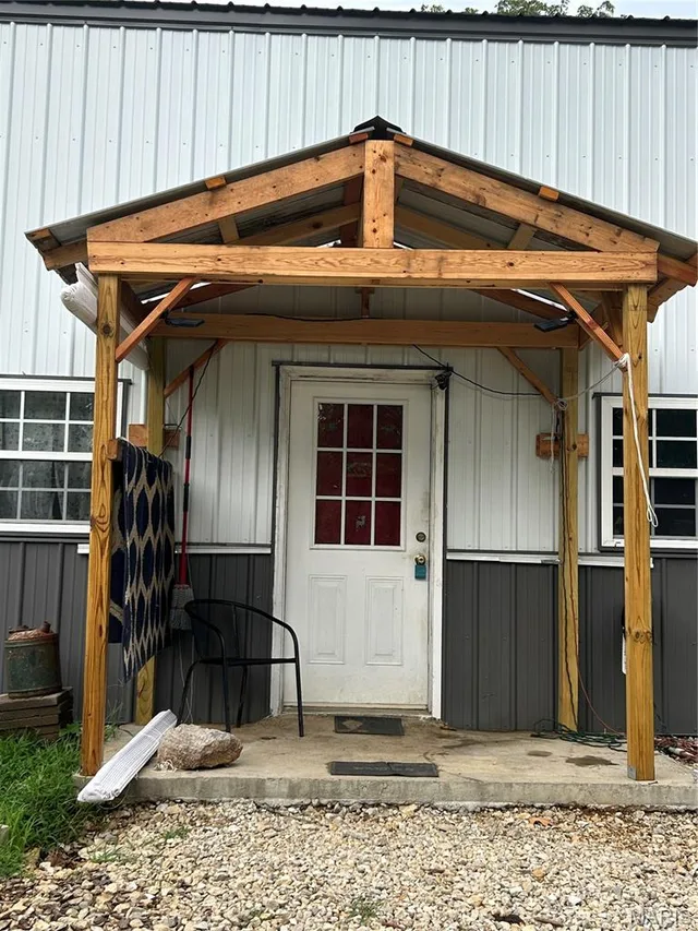 129 Shamrock Lane, Bourbon MO