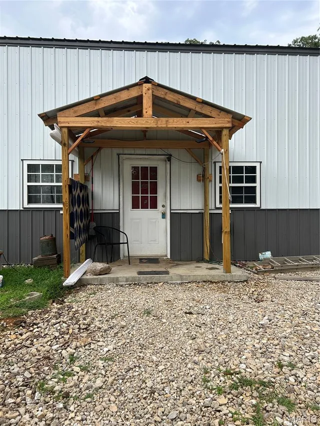 Front exterior — 129 Shamrock Lane Bourbon Missouri real estate