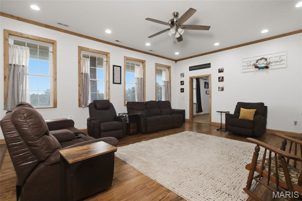 Living room — 16705 Oak Hill Dr Road Houston Missouri real estate