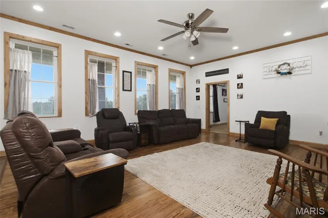 Living room — 16705 Oak Hill Dr Road Houston Missouri real estate