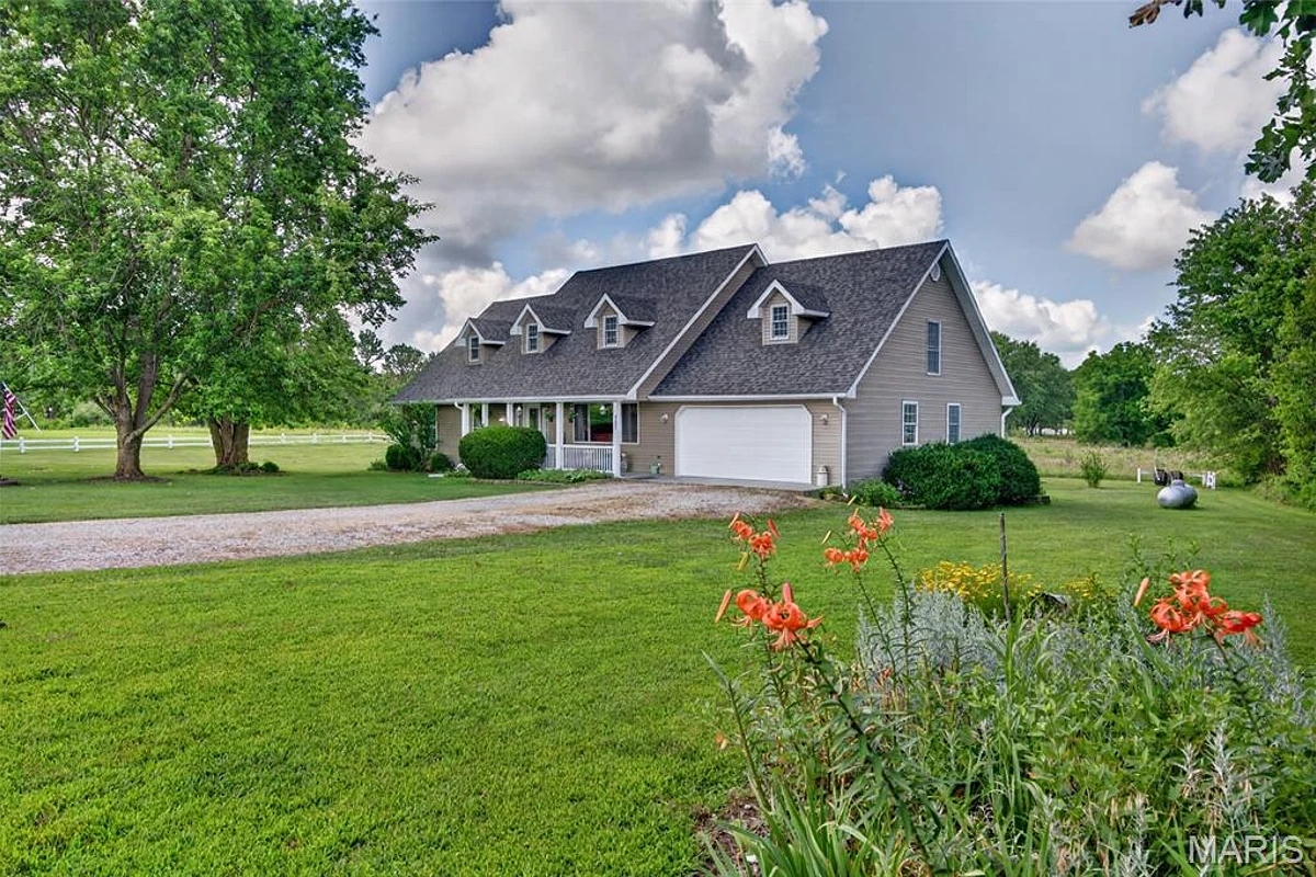 31201 Osborn Drive Lebanon Missouri 3 bedroom 3 bathroom home for sale listed at $349,999