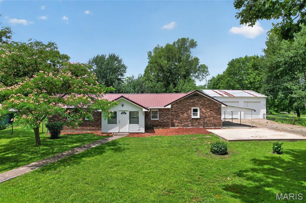 206 Lion Street Dixon Missouri 3 bedroom 3 bathroom home for sale listed at $270,000