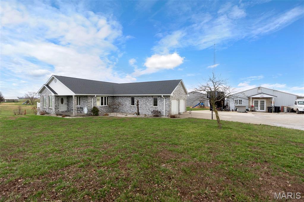 7633 Highway F Perryville Missouri 3 bedroom 3 bathroom home for sale listed at $699,000