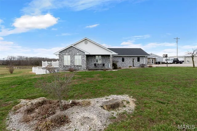 Front exterior — 7633 Highway F Perryville Missouri real estate
