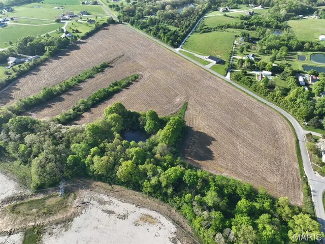 Primary bedroom — 13+/- Acres Linns Mill Road Troy Missouri real estate