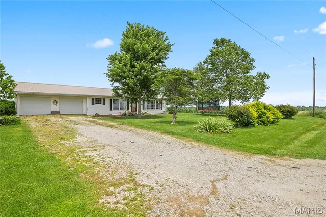 Front exterior — 38753 Audrain Road 564 Vandalia Missouri real estate