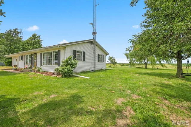 Kitchen — 38753 Audrain Road 564 Vandalia Missouri real estate