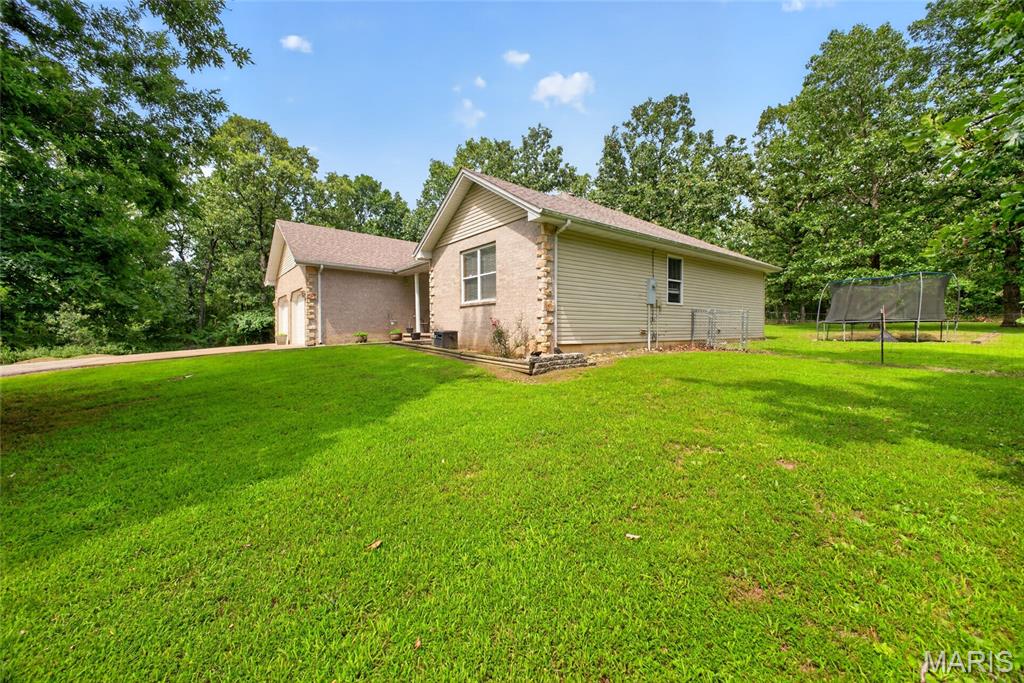 Living room — 24450 Remington Lane Lebanon Missouri real estate