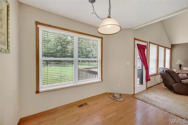 Living room — 24450 Remington Lane Lebanon Missouri real estate