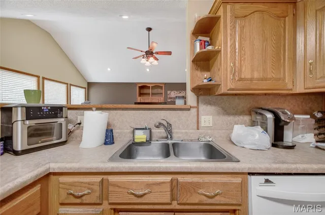 Primary bedroom — 24450 Remington Lane Lebanon Missouri real estate