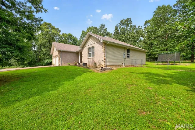 Living room — 24450 Remington Lane Lebanon Missouri real estate