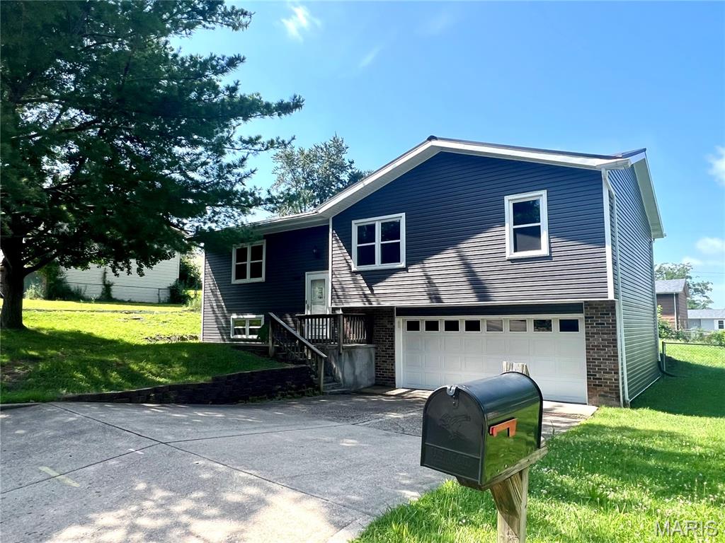 1310 Hillview Drive Rolla Missouri 3 bedroom 2 bathroom home for sale listed at $247,900