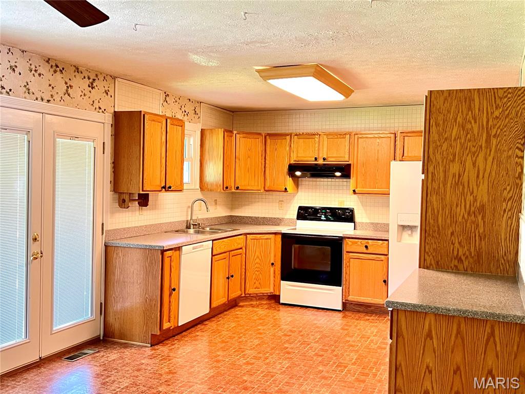 Kitchen — 1310 Hillview Drive Rolla Missouri real estate