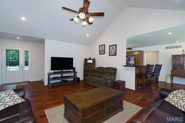 Primary bedroom — 23227 Hwy T Waynesville Missouri real estate