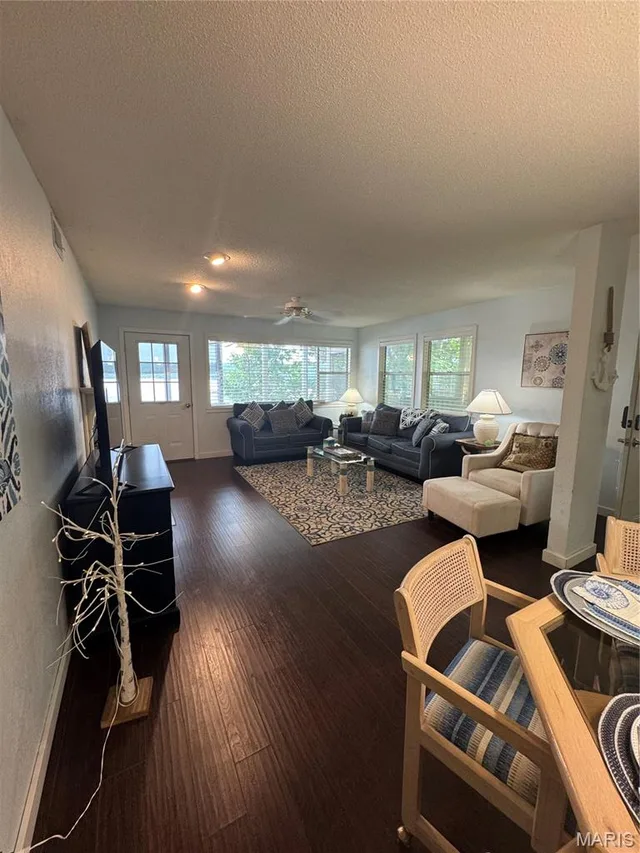 Living room — 6005 Baydy Peak Road Osage Beach Missouri real estate