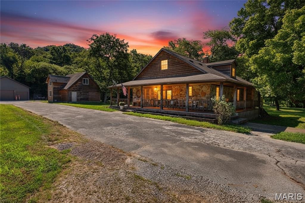 11126 Highway Z Devils Elbow Missouri 4 bedroom 5 bathroom home for sale listed at $699,900