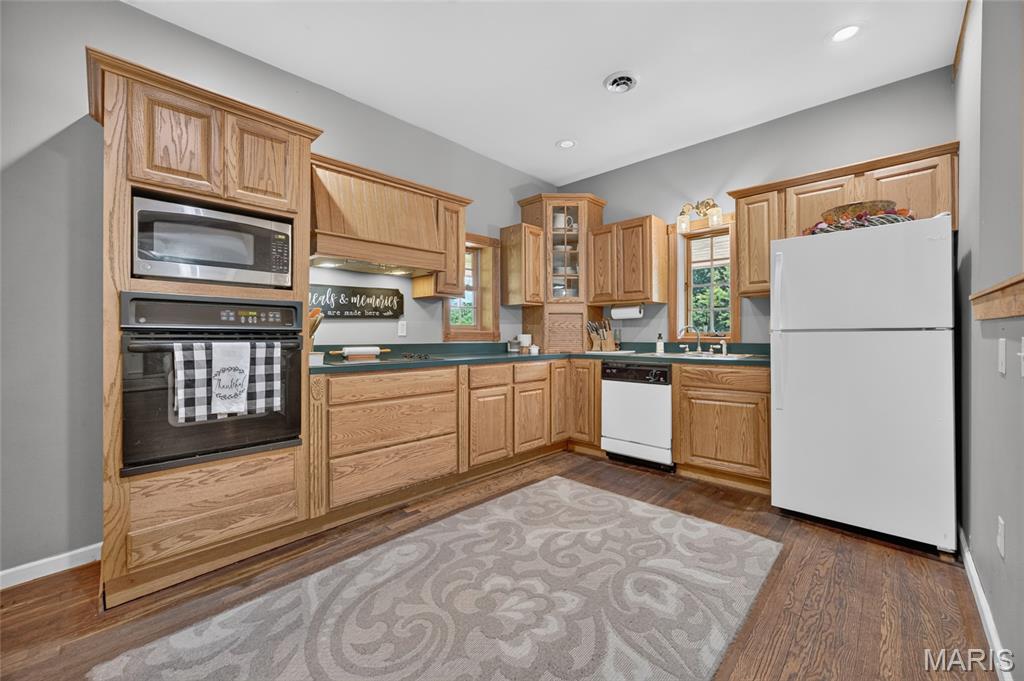 Primary bedroom — 11126 Highway Z Devils Elbow Missouri real estate