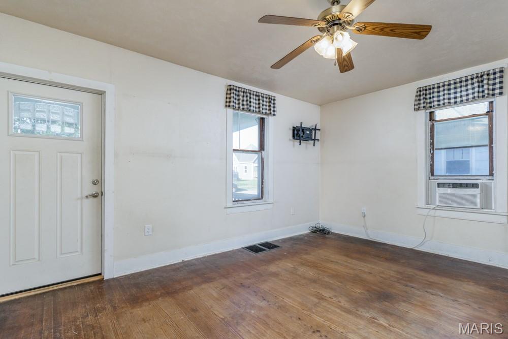 Kitchen — 487 N Monroe Street Lebanon Missouri real estate