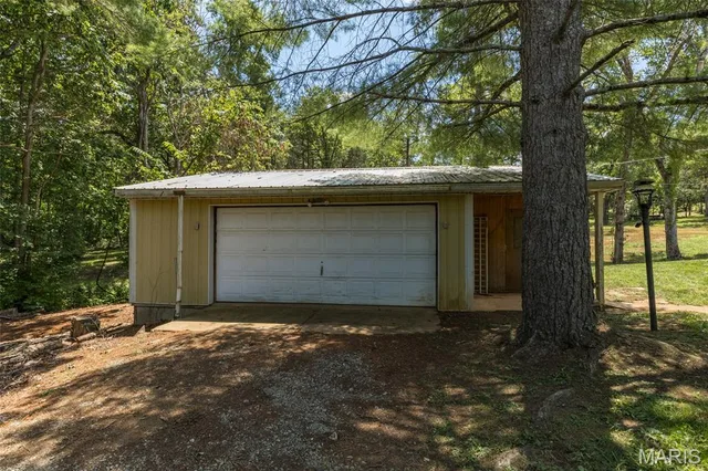 Primary bedroom — 8264 Mapavi Drive Bonne Terre Missouri real estate