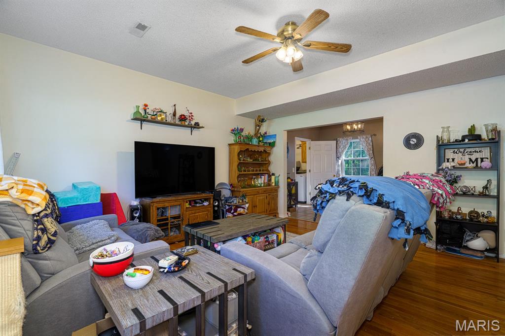Primary bedroom — 1121 Sycamore Drive Rolla Missouri real estate