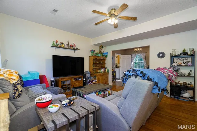 Primary bedroom — 1121 Sycamore Drive Rolla Missouri real estate