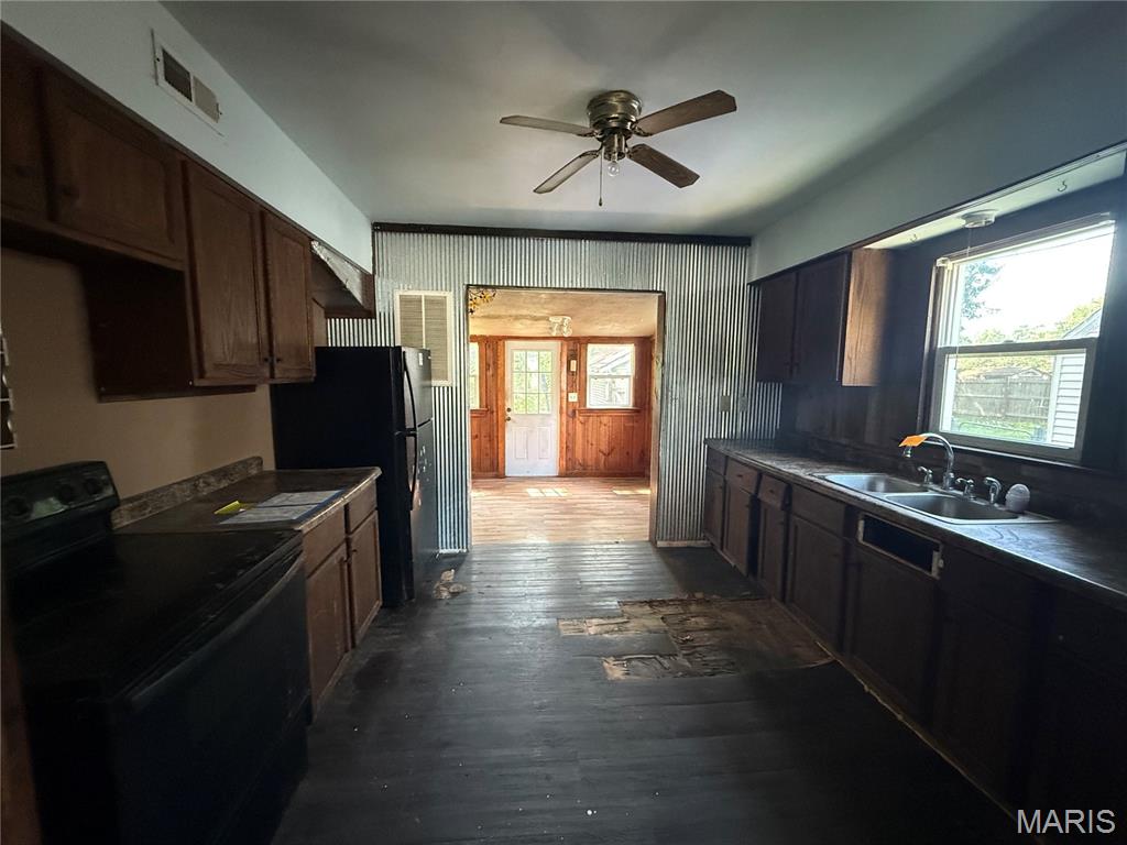 Primary bedroom — 817 N Adams Avenue Lebanon Missouri real estate