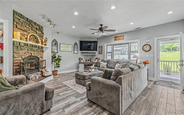 Primary bedroom — 1060 County Road 6570 Salem Missouri real estate