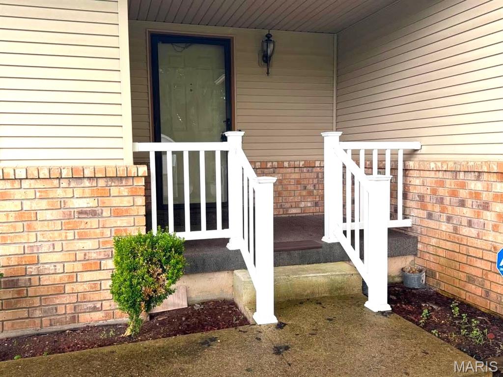 Front exterior — 400 Farmers Lane Lebanon Missouri real estate