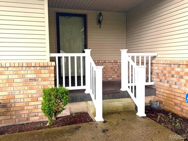 Front exterior — 400 Farmers Lane Lebanon Missouri real estate