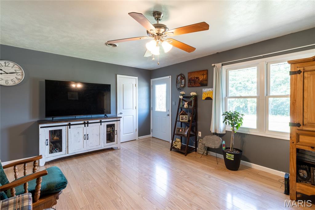 Living room — 880 Main Street St Elizabeth Missouri real estate