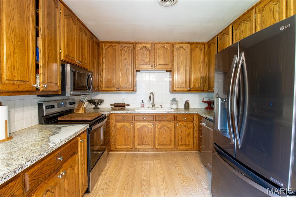 Kitchen — 880 Main Street St Elizabeth Missouri real estate