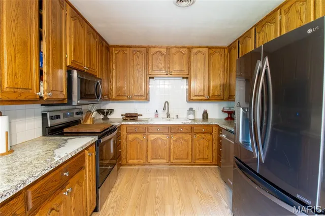 Kitchen — 880 Main Street St Elizabeth Missouri real estate