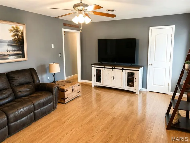 Living room — 880 Main Street St Elizabeth Missouri real estate