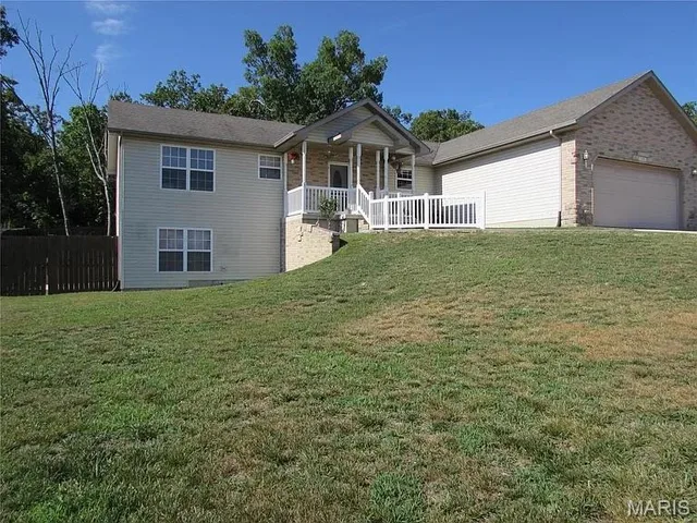 Front exterior — 138 Lyle Curtis Circle Waynesville Missouri real estate