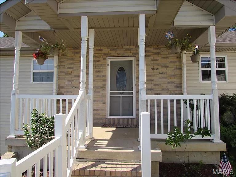 Primary bedroom — 138 Lyle Curtis Circle Waynesville Missouri real estate
