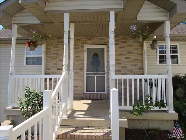 Primary bedroom — 138 Lyle Curtis Circle Waynesville Missouri real estate