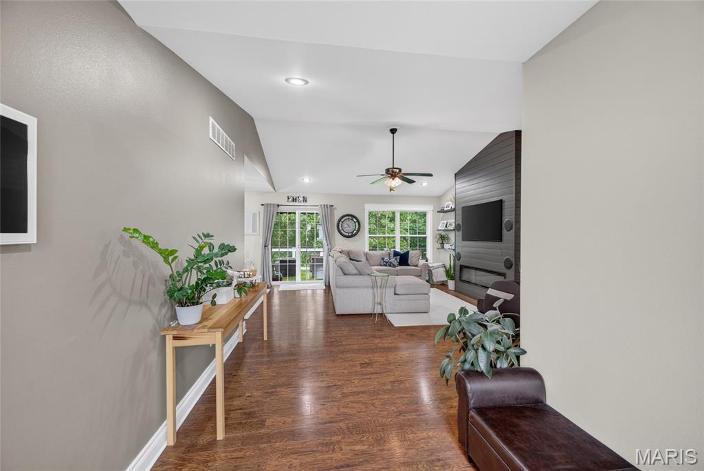 Living room — 16401 Hoover Lane St Robert Missouri real estate