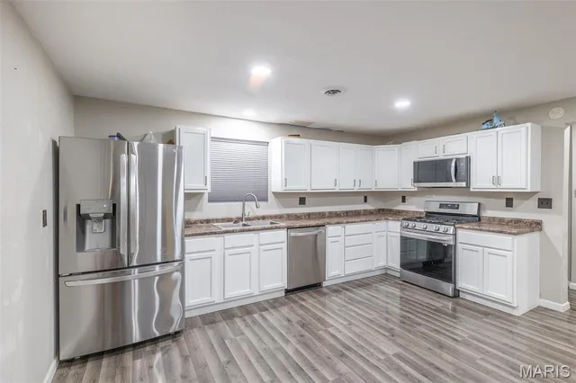 Primary bedroom — 320 Ripley Route K Doniphan Missouri real estate