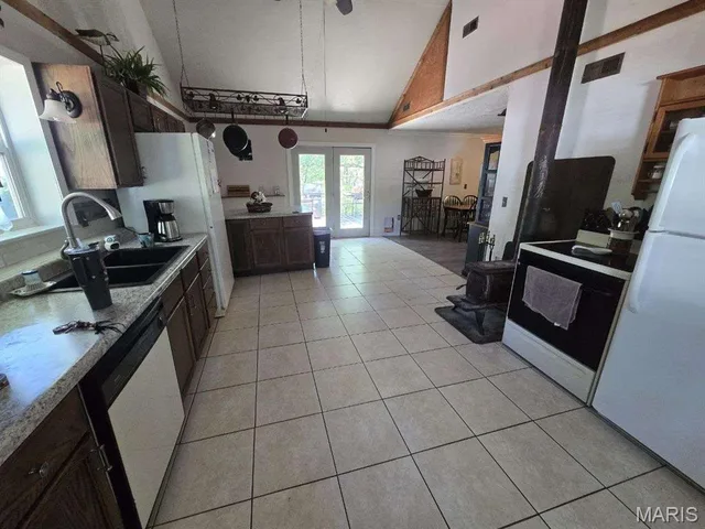 Kitchen — 24951 Blue Waters Road Versailles Missouri real estate