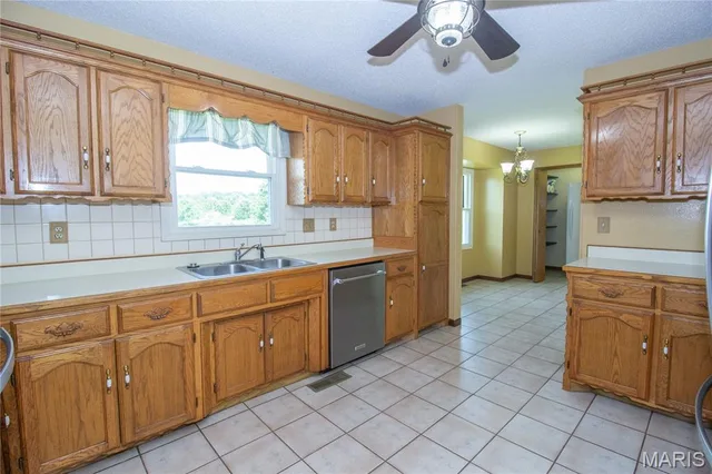 Kitchen — 24450 Sidney Road Waynesville Missouri real estate