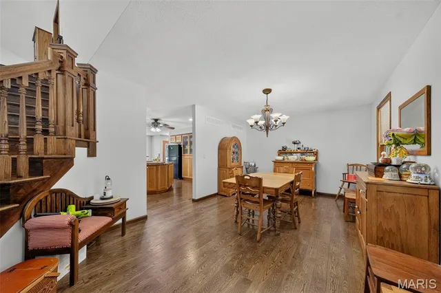 Primary bedroom — 1574 Turkeyfoot Road Bourbon Missouri real estate