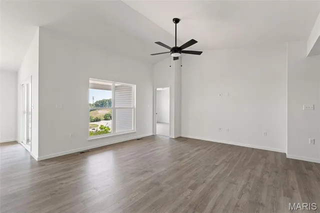 Primary bedroom — 2337 Castle Hill Drive Rolla Missouri real estate