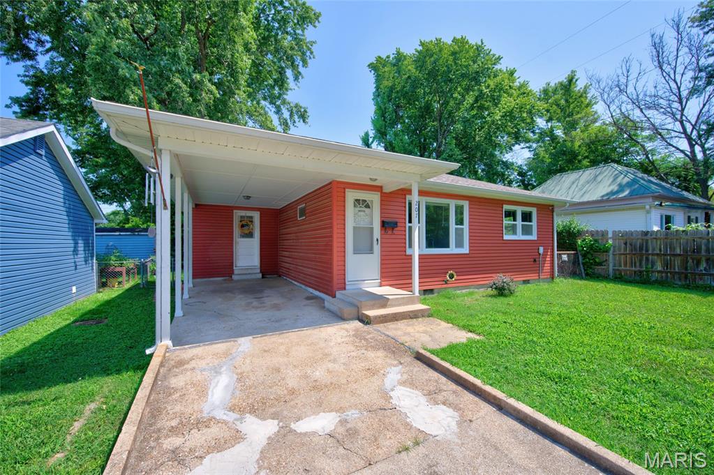 Front exterior — 207 Catalpa Lane Lebanon Missouri real estate