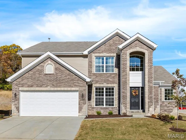 Living room — 2 Pin Oak at Highlands Rolla Missouri real estate