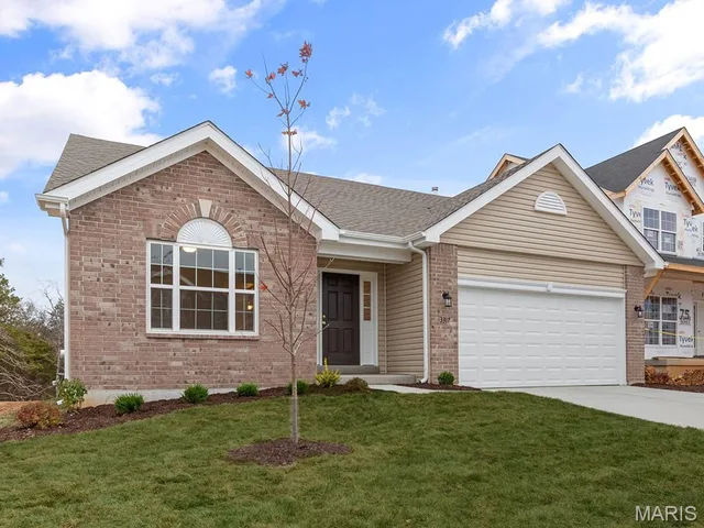 Living room — 2 Maple at Highlands Rolla Missouri real estate