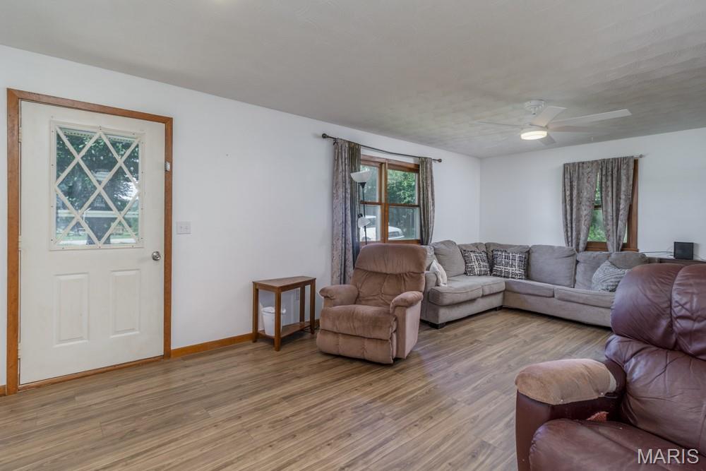 Primary bedroom — 23128 Highway 32 Lebanon Missouri real estate