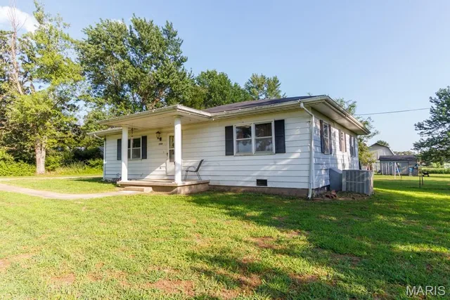 Front exterior — 23128 Highway 32 Lebanon Missouri real estate