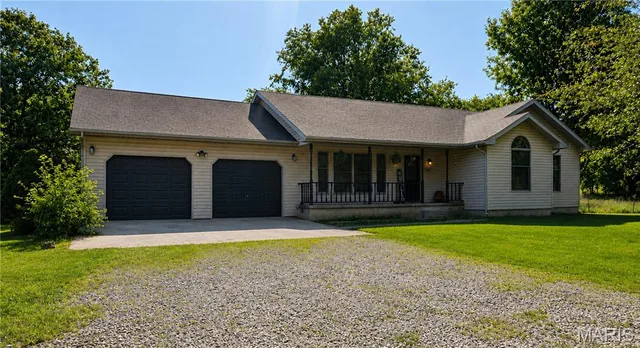 Front exterior — 31050 Oak Ridge Drive Lebanon Missouri real estate