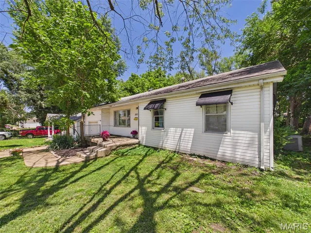 Front exterior — 250 Sherman Street Lebanon Missouri real estate