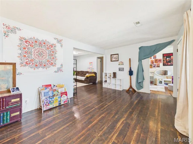 Primary bedroom — 250 Sherman Street Lebanon Missouri real estate